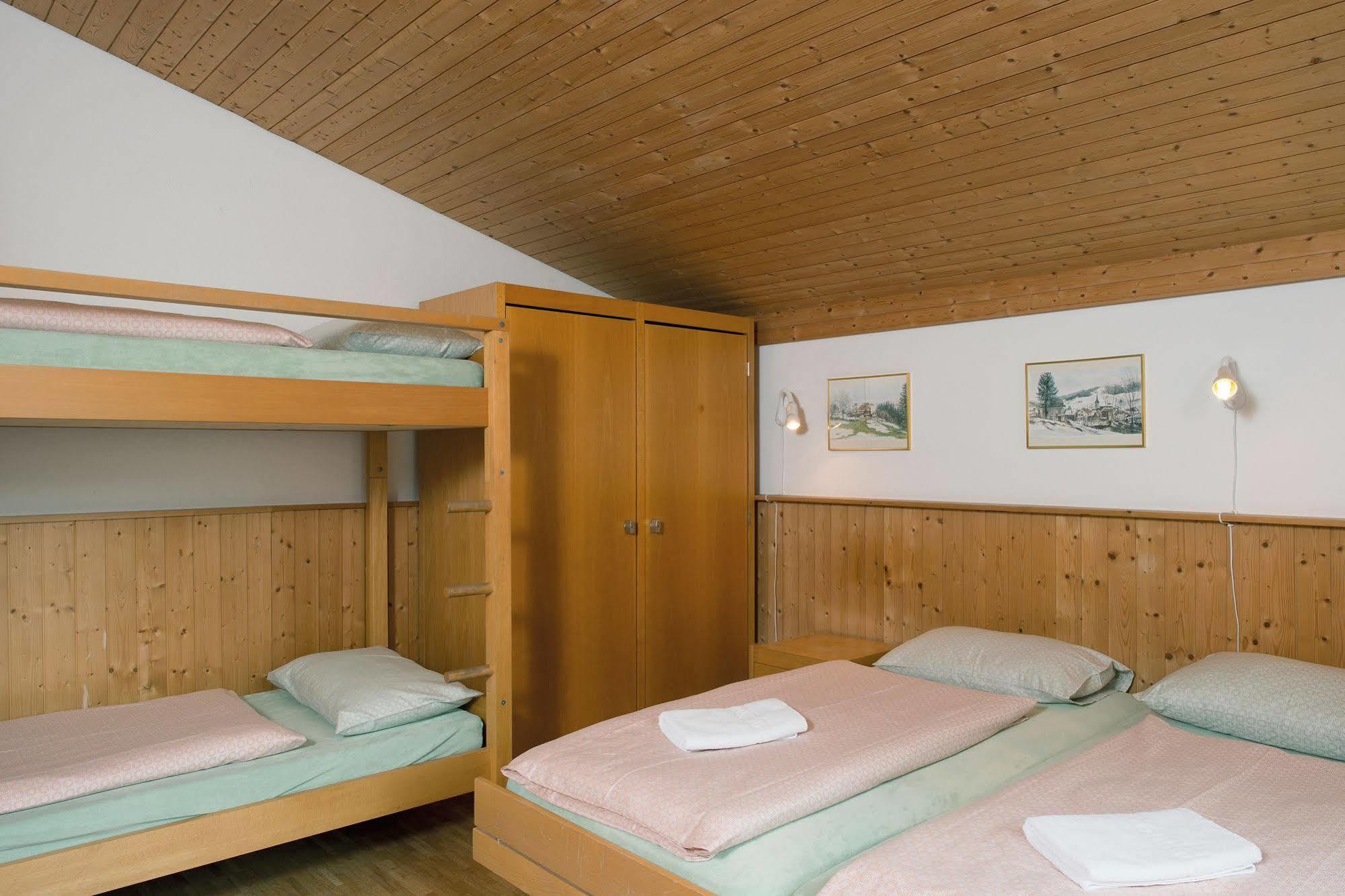 Pontresina Youth Hostel Екстер'єр фото