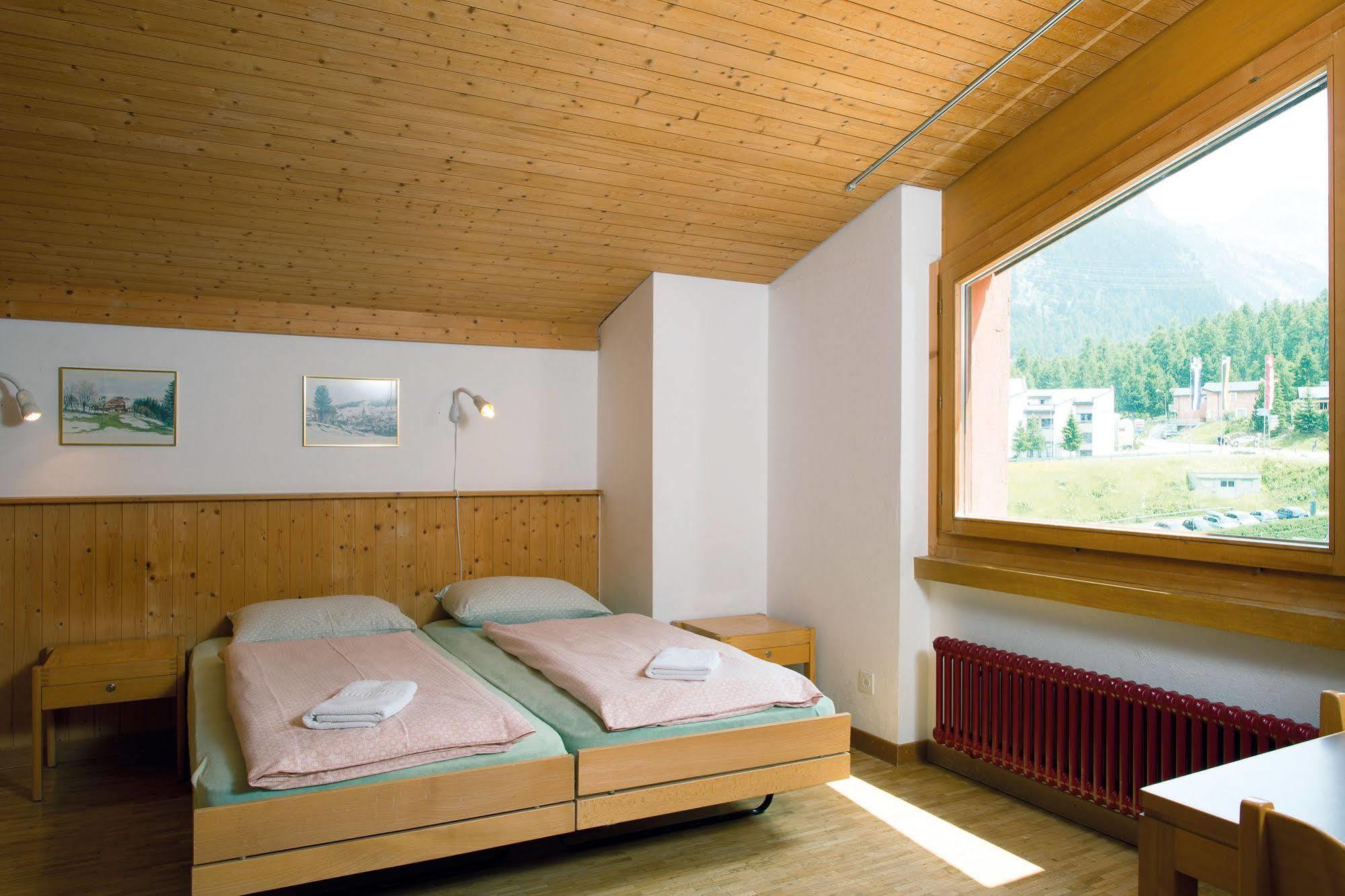 Pontresina Youth Hostel Екстер'єр фото