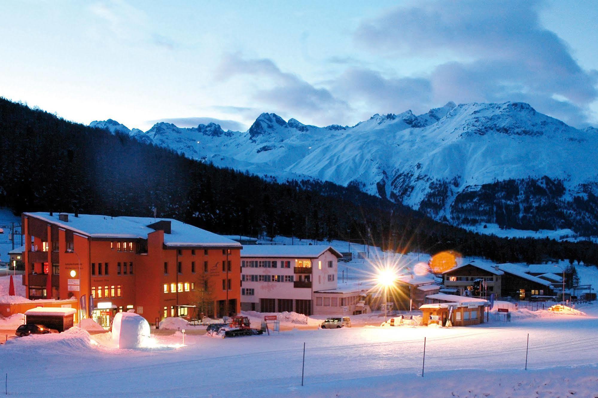 Pontresina Youth Hostel Екстер'єр фото